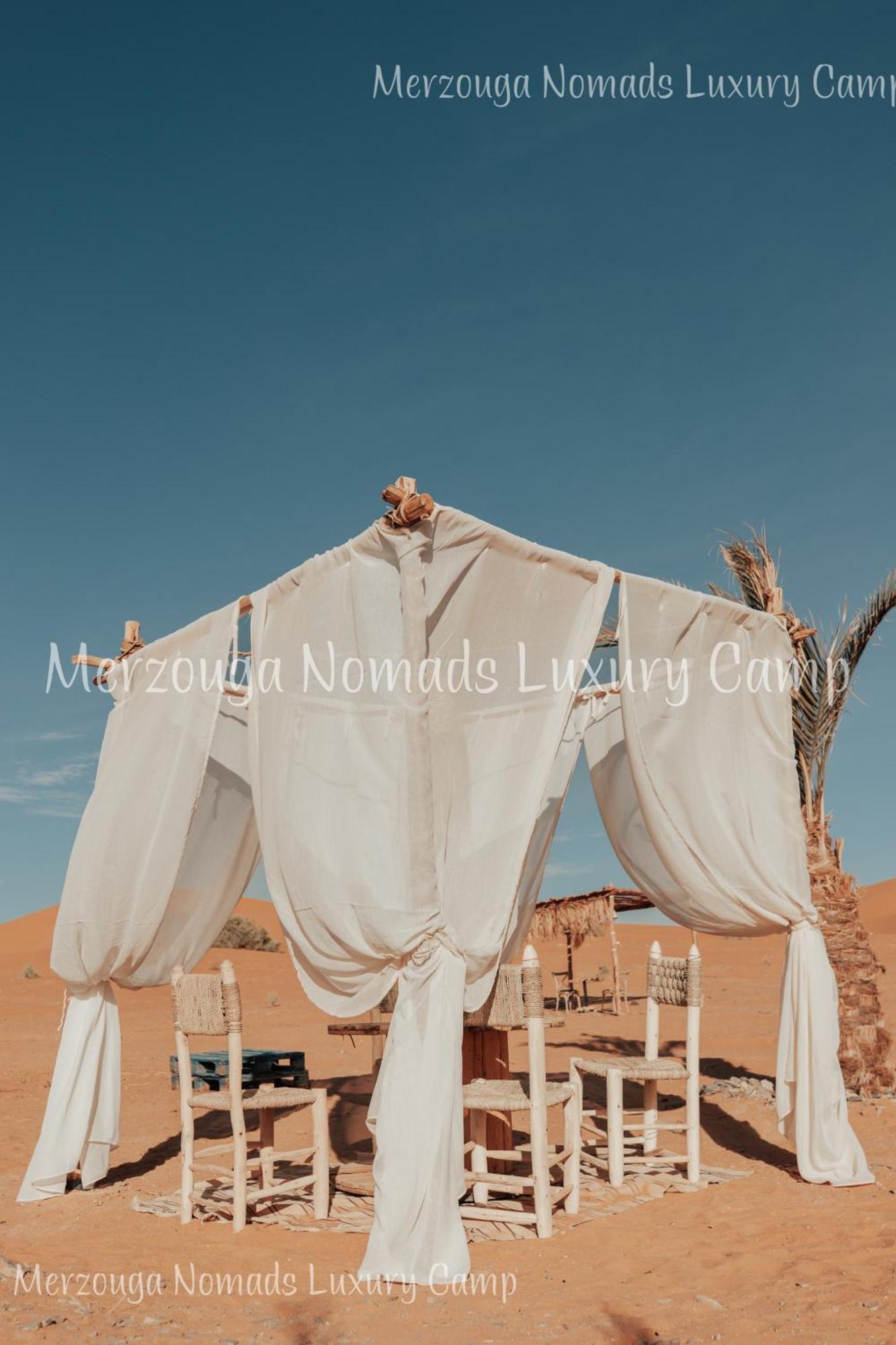 Merzouga Nomads Luxury Camp ภายนอก รูปภาพ
