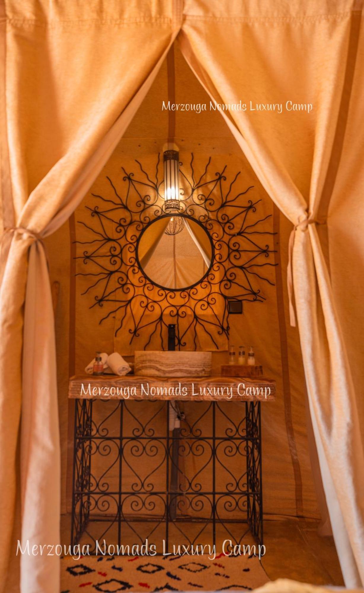 Merzouga Nomads Luxury Camp ภายนอก รูปภาพ