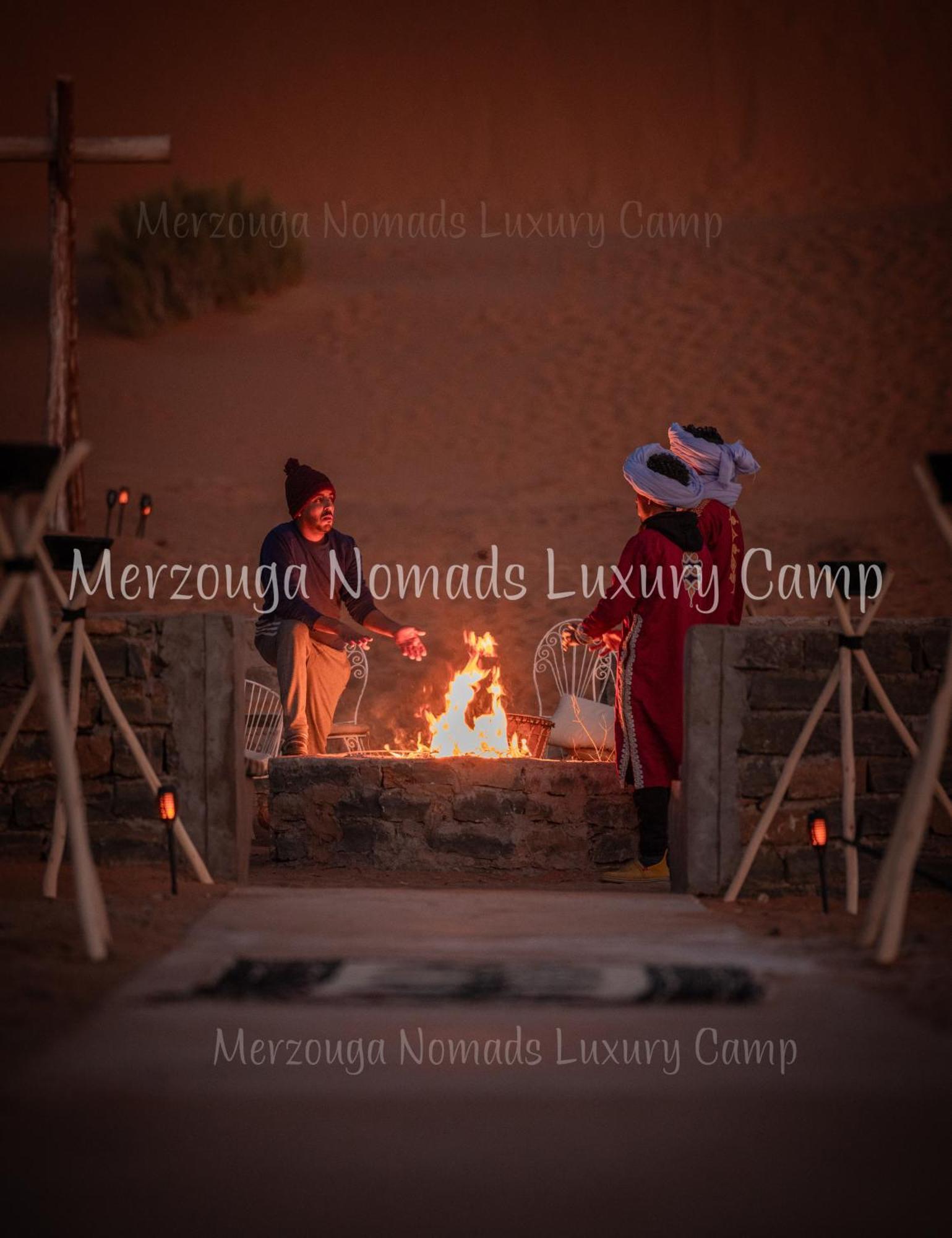 Merzouga Nomads Luxury Camp ภายนอก รูปภาพ