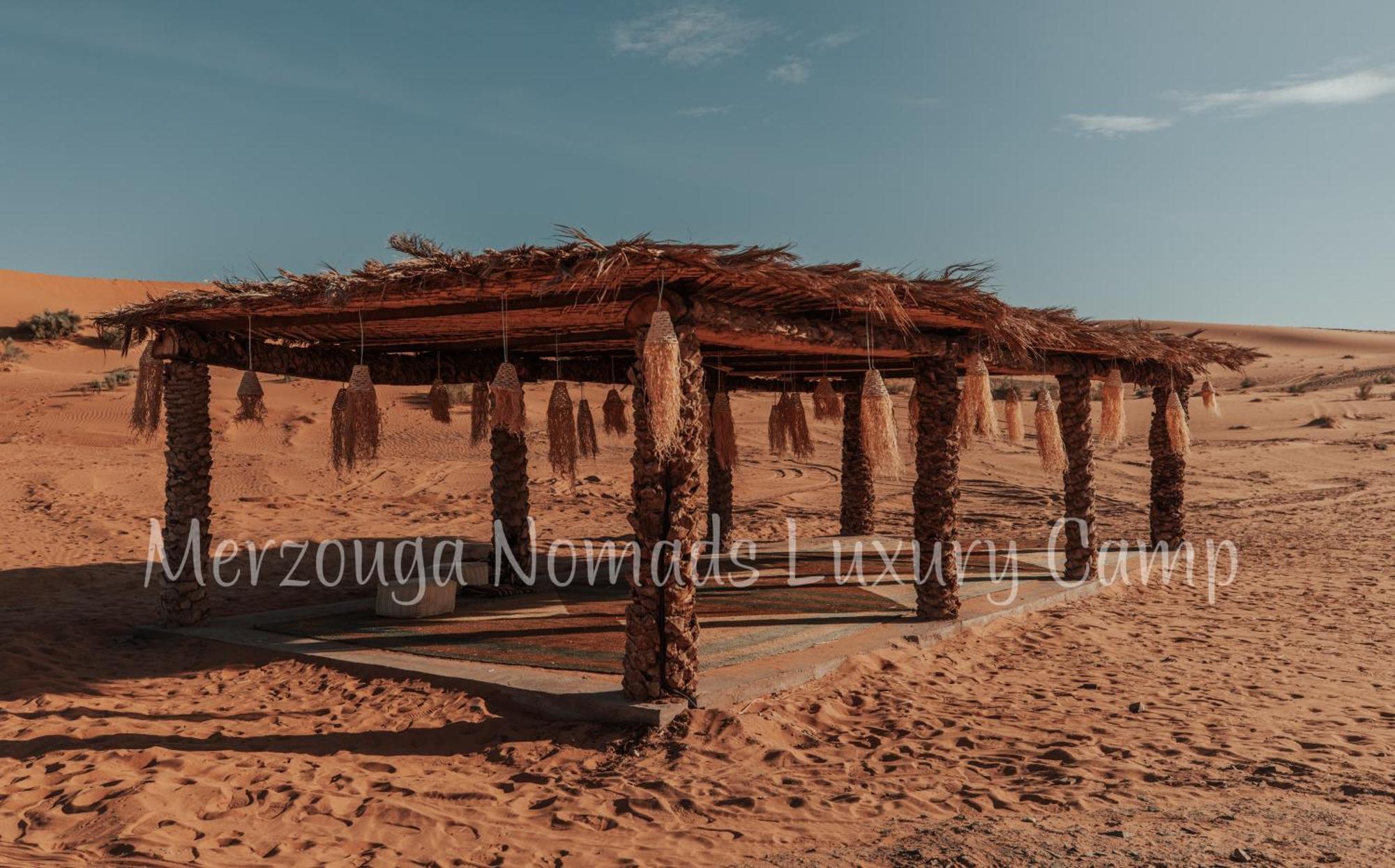 Merzouga Nomads Luxury Camp ภายนอก รูปภาพ