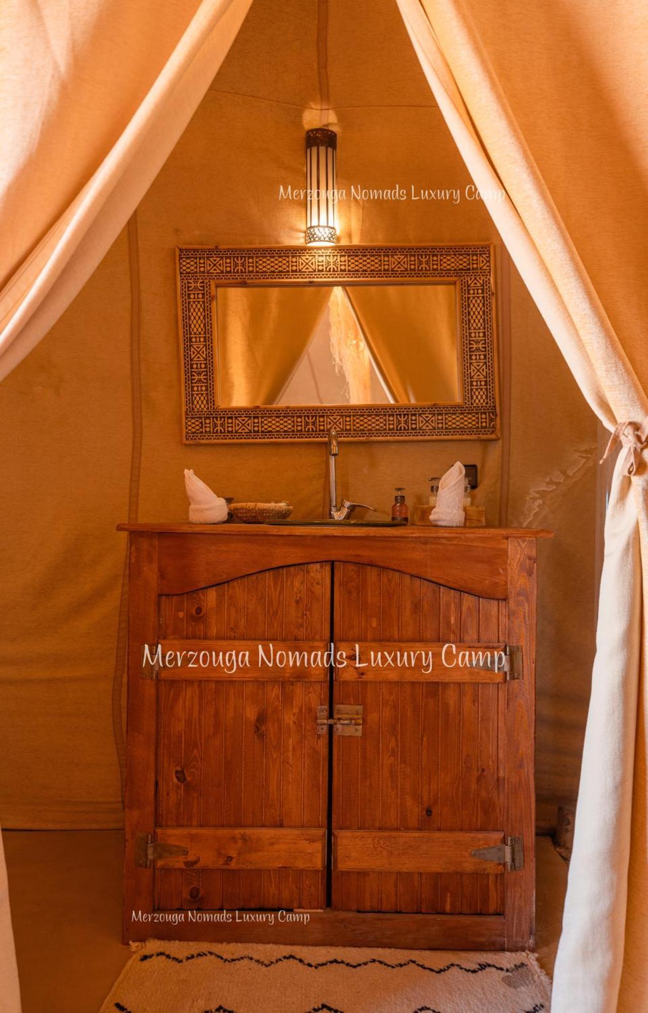 Merzouga Nomads Luxury Camp ภายนอก รูปภาพ
