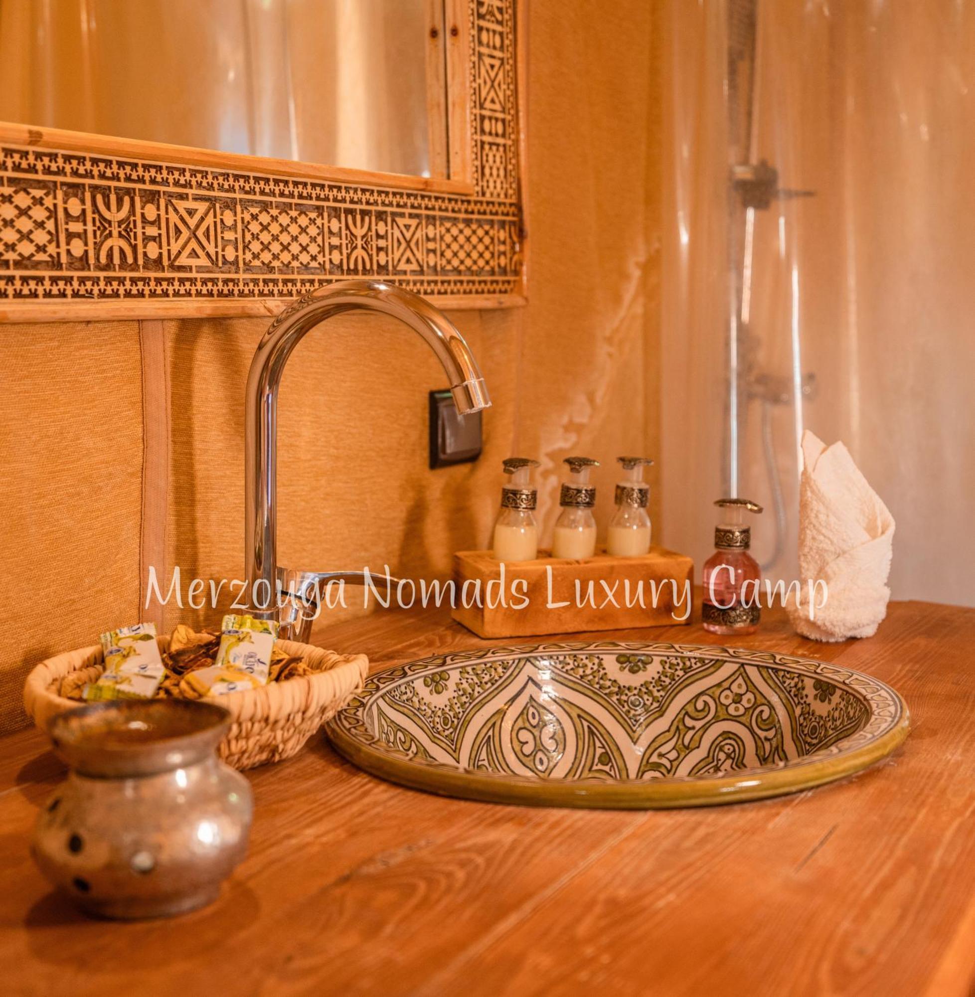 Merzouga Nomads Luxury Camp ภายนอก รูปภาพ
