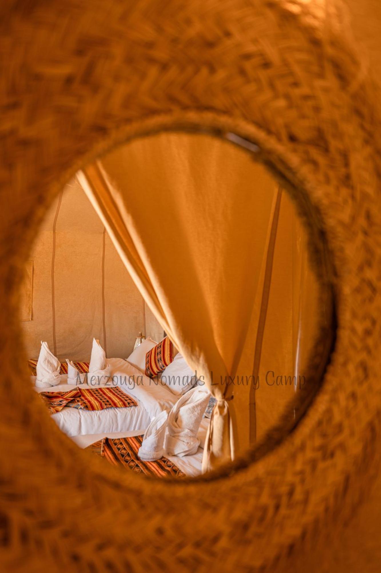 Merzouga Nomads Luxury Camp ภายนอก รูปภาพ