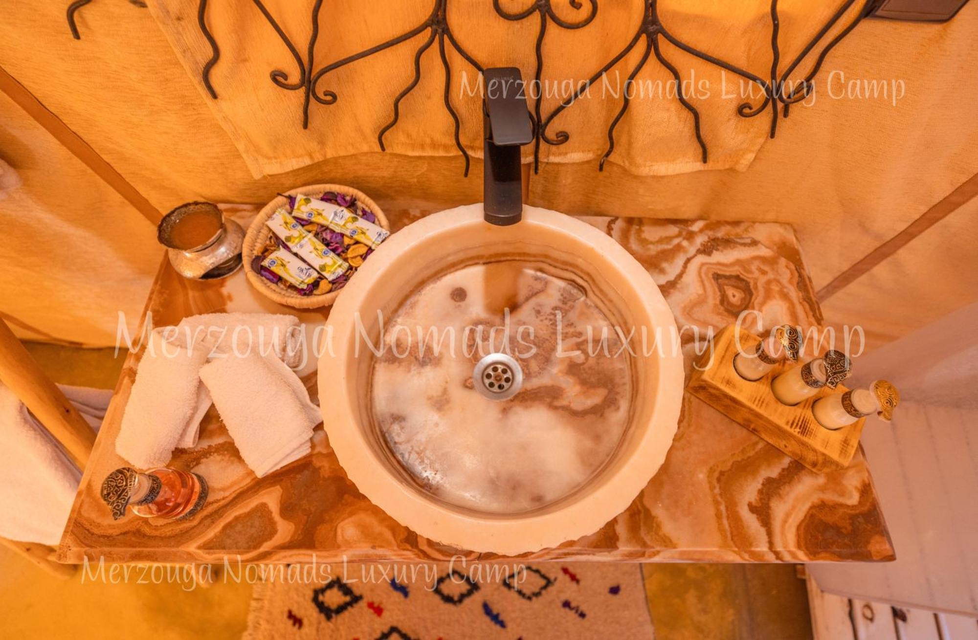 Merzouga Nomads Luxury Camp ภายนอก รูปภาพ
