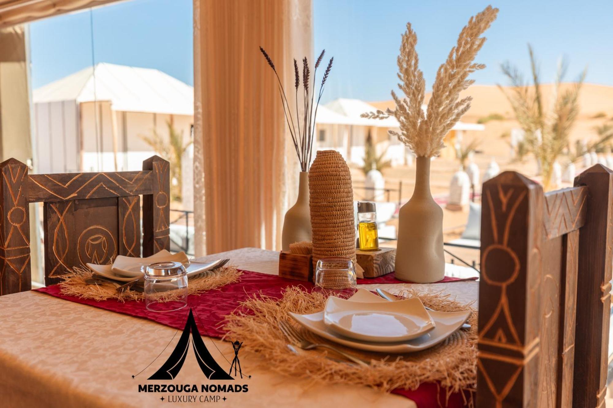 Merzouga Nomads Luxury Camp ภายนอก รูปภาพ