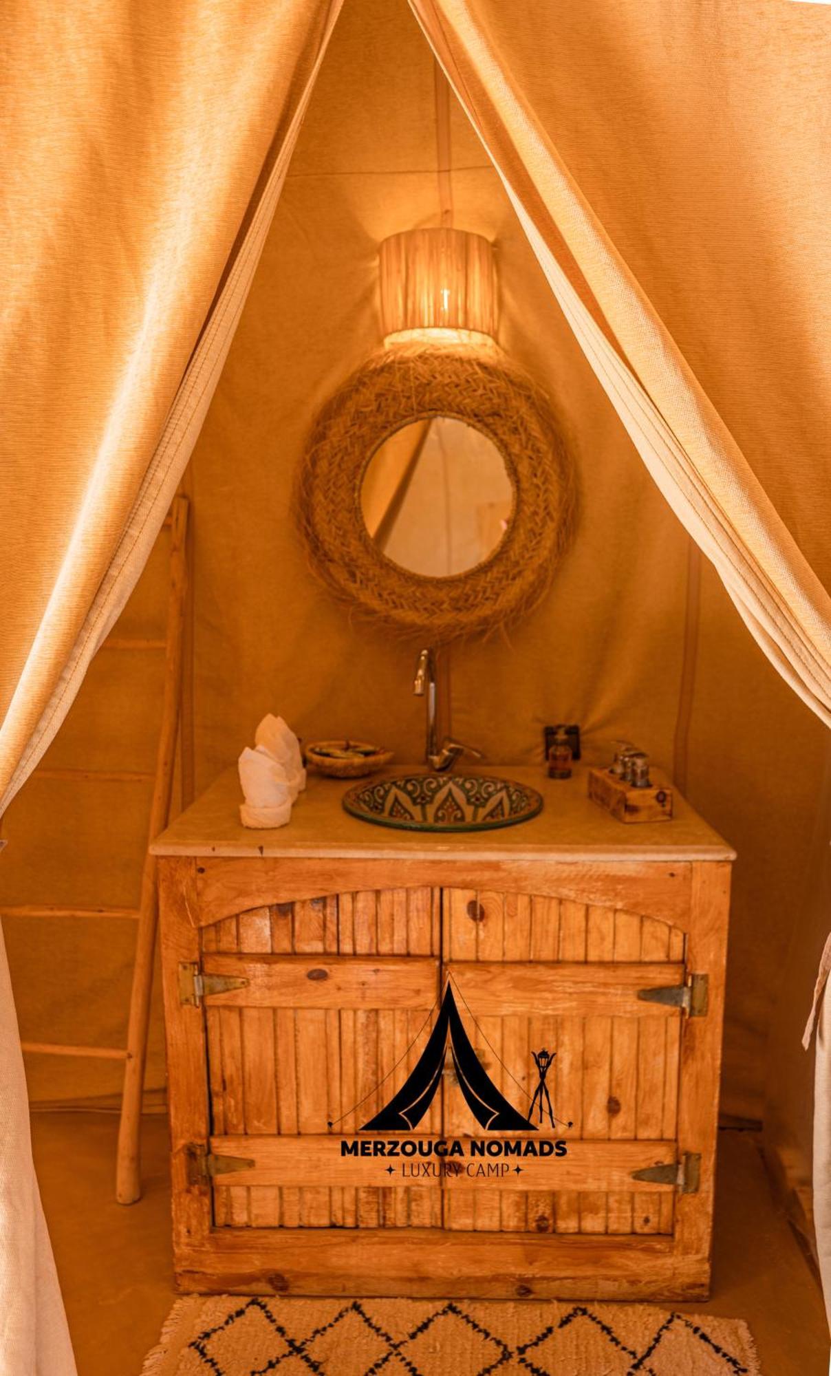 Merzouga Nomads Luxury Camp ภายนอก รูปภาพ